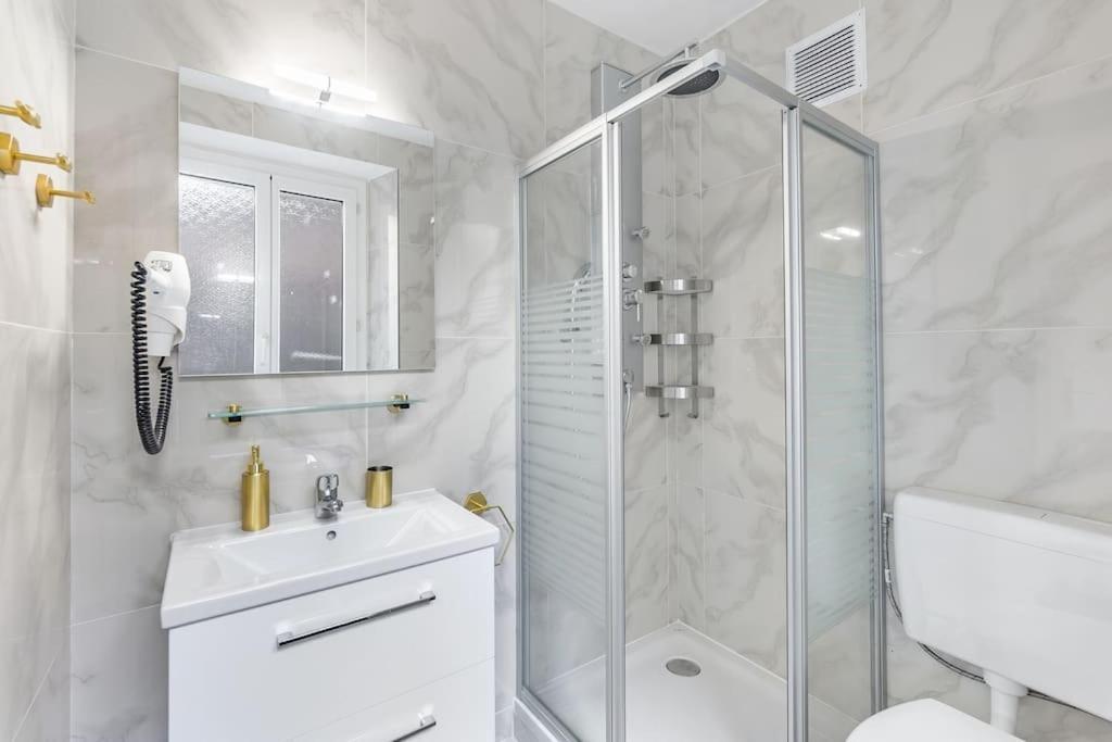 Apartamento Exquisite One-bedroom On Av Du Casino *